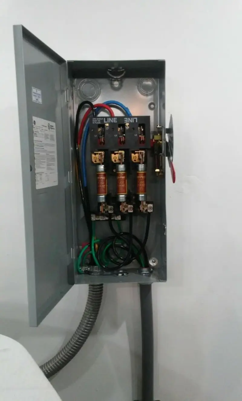 Three-phase disconnect switch installed for Smoke Detector Installation in Val Verde Park